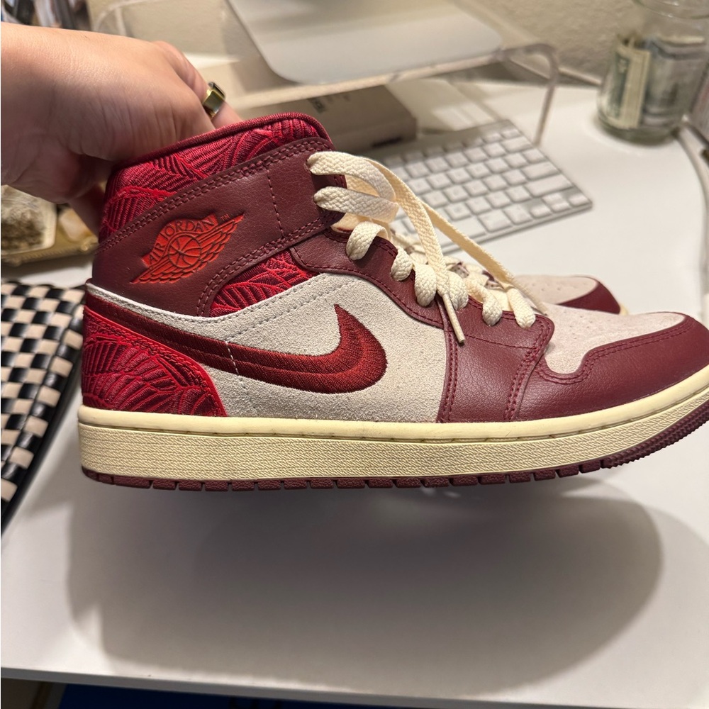 Womens Air Jordans 1 - Red & Cream